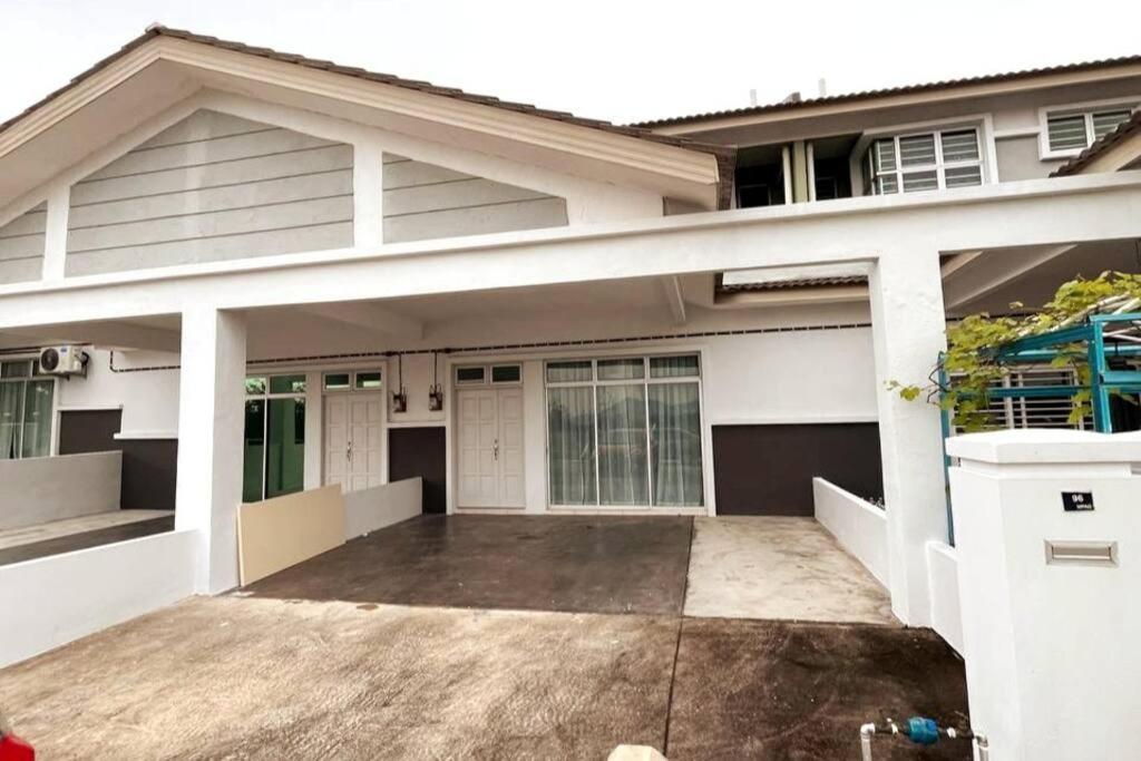 Holiday home Suria @ 5 Mins A'famosa *